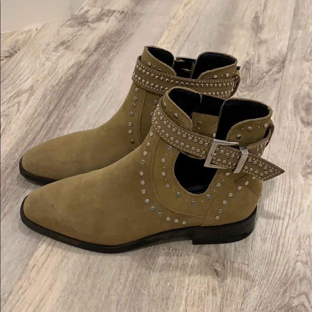 Cut out boots